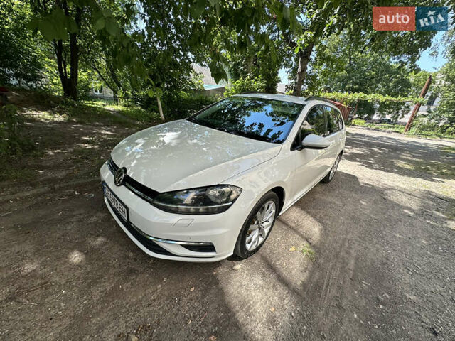 Белый Фольксваген Гольф, объемом двигателя 1.97 л и пробегом 270 тыс. км за 14900 $, фото 1 на Automoto.ua