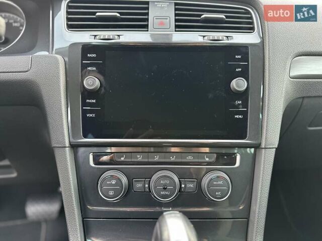 Белый Фольксваген Гольф, объемом двигателя 2 л и пробегом 209 тыс. км за 15500 $, фото 36 на Automoto.ua