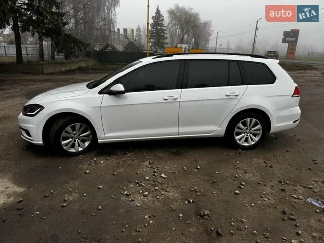 Белый Фольксваген Гольф, объемом двигателя 1.6 л и пробегом 218 тыс. км за 13200 $, фото 3 на Automoto.ua