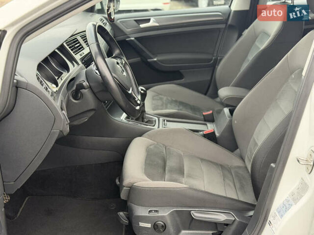 Белый Фольксваген Гольф, объемом двигателя 1.6 л и пробегом 262 тыс. км за 13350 $, фото 15 на Automoto.ua