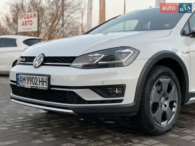 Белый Фольксваген Гольф, объемом двигателя 2 л и пробегом 235 тыс. км за 17555 $, фото 10 на Automoto.ua