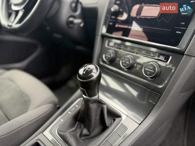 Белый Фольксваген Гольф, объемом двигателя 1.6 л и пробегом 262 тыс. км за 13350 $, фото 21 на Automoto.ua