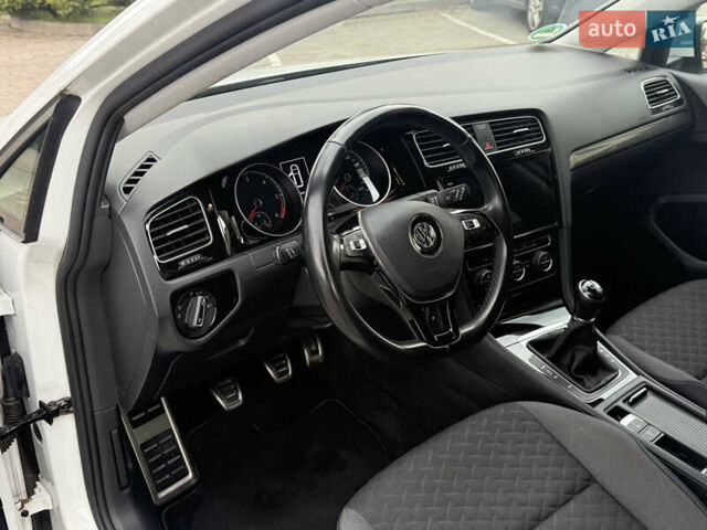 Белый Фольксваген Гольф, объемом двигателя 2 л и пробегом 184 тыс. км за 15250 $, фото 33 на Automoto.ua
