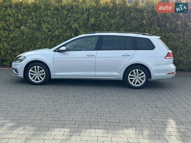 Белый Фольксваген Гольф, объемом двигателя 2 л и пробегом 209 тыс. км за 15500 $, фото 12 на Automoto.ua