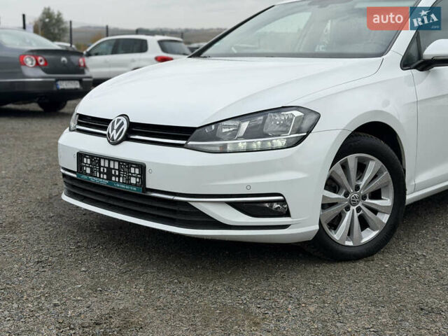Белый Фольксваген Гольф, объемом двигателя 1.6 л и пробегом 262 тыс. км за 13350 $, фото 3 на Automoto.ua