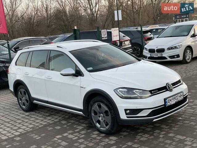 Белый Фольксваген Гольф, объемом двигателя 2 л и пробегом 235 тыс. км за 17555 $, фото 6 на Automoto.ua