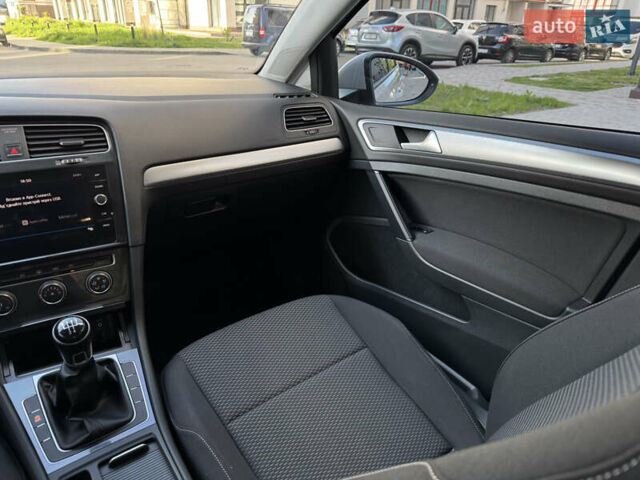 Белый Фольксваген Гольф, объемом двигателя 1.6 л и пробегом 195 тыс. км за 13499 $, фото 30 на Automoto.ua