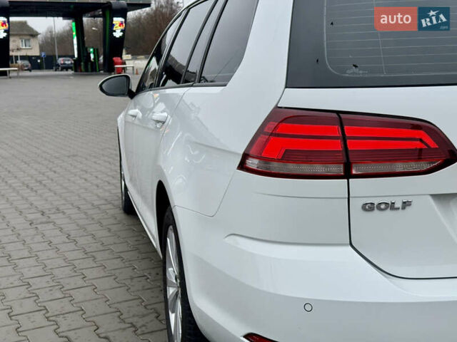 Білий Фольксваген Гольф, об'ємом двигуна 1.6 л та пробігом 217 тис. км за 12800 $, фото 16 на Automoto.ua