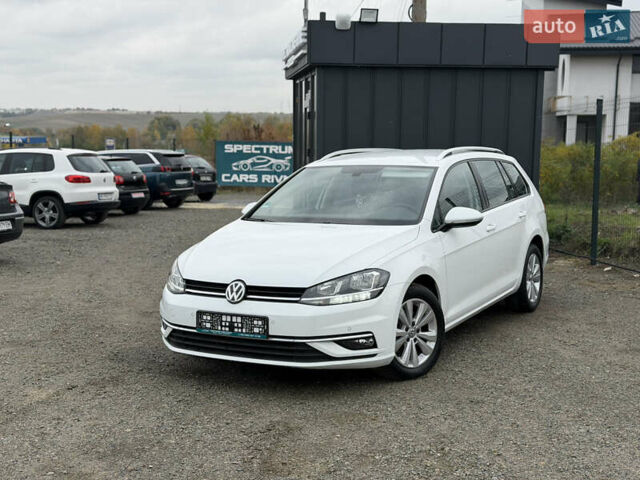 Белый Фольксваген Гольф, объемом двигателя 1.6 л и пробегом 262 тыс. км за 13350 $, фото 1 на Automoto.ua