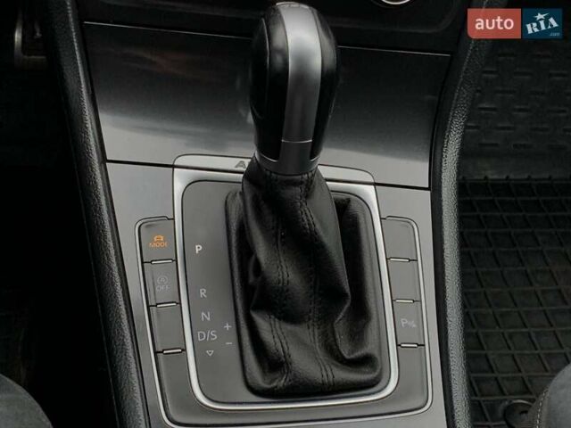 Белый Фольксваген Гольф, объемом двигателя 2 л и пробегом 235 тыс. км за 17555 $, фото 51 на Automoto.ua