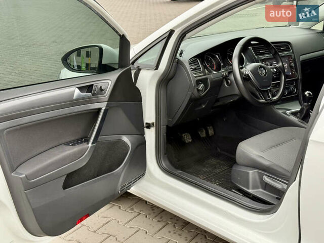 Білий Фольксваген Гольф, об'ємом двигуна 1.6 л та пробігом 217 тис. км за 12800 $, фото 28 на Automoto.ua