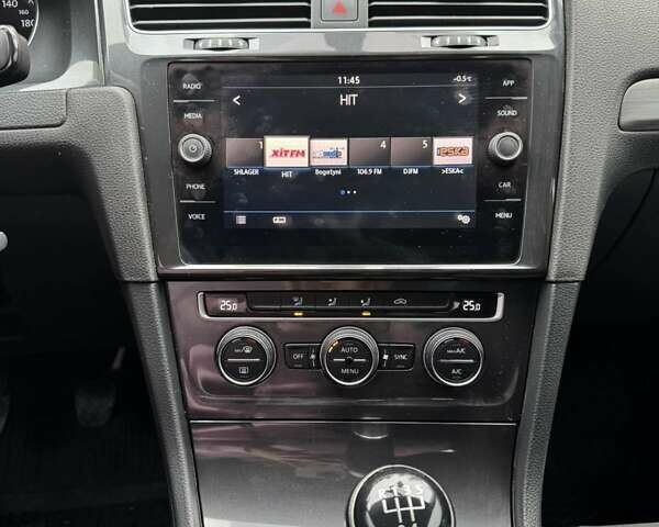 Белый Фольксваген Гольф, объемом двигателя 1.6 л и пробегом 218 тыс. км за 13200 $, фото 9 на Automoto.ua