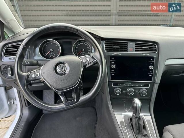 Белый Фольксваген Гольф, объемом двигателя 2 л и пробегом 209 тыс. км за 15500 $, фото 25 на Automoto.ua