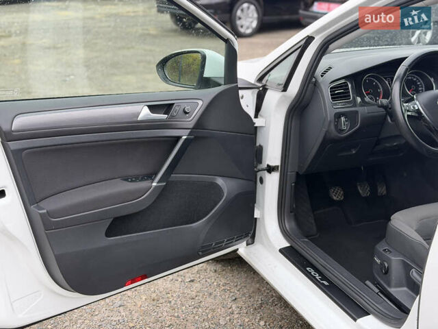 Белый Фольксваген Гольф, объемом двигателя 1.6 л и пробегом 262 тыс. км за 13350 $, фото 16 на Automoto.ua