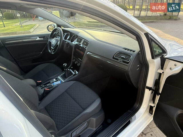 Белый Фольксваген Гольф, объемом двигателя 1.6 л и пробегом 166 тыс. км за 14250 $, фото 52 на Automoto.ua