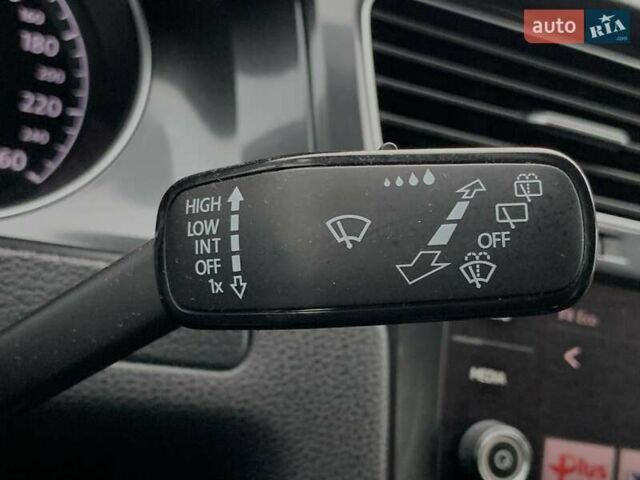 Белый Фольксваген Гольф, объемом двигателя 2 л и пробегом 235 тыс. км за 17555 $, фото 47 на Automoto.ua