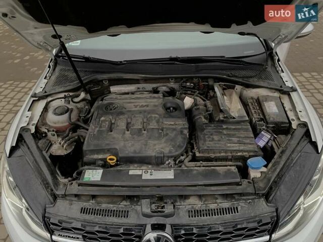 Белый Фольксваген Гольф, объемом двигателя 2 л и пробегом 235 тыс. км за 17555 $, фото 62 на Automoto.ua