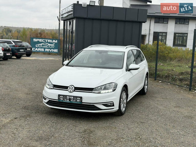Белый Фольксваген Гольф, объемом двигателя 1.6 л и пробегом 262 тыс. км за 13350 $, фото 6 на Automoto.ua