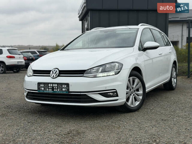 Белый Фольксваген Гольф, объемом двигателя 1.6 л и пробегом 262 тыс. км за 13350 $, фото 2 на Automoto.ua