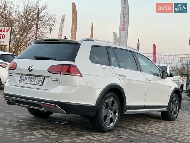 Белый Фольксваген Гольф, объемом двигателя 2 л и пробегом 235 тыс. км за 17555 $, фото 12 на Automoto.ua