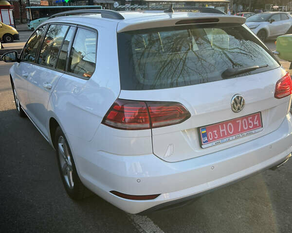 Белый Фольксваген Гольф, объемом двигателя 1.6 л и пробегом 273 тыс. км за 13600 $, фото 9 на Automoto.ua