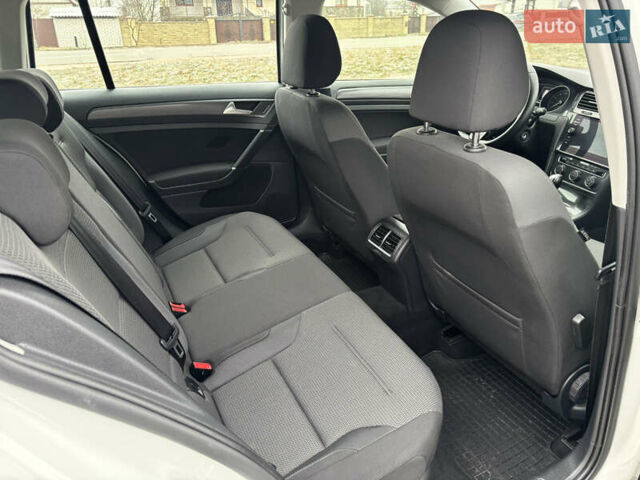 Білий Фольксваген Гольф, об'ємом двигуна 1.6 л та пробігом 267 тис. км за 13100 $, фото 17 на Automoto.ua