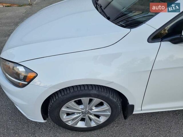 Белый Фольксваген Гольф, объемом двигателя 1.8 л и пробегом 53 тыс. км за 13500 $, фото 1 на Automoto.ua