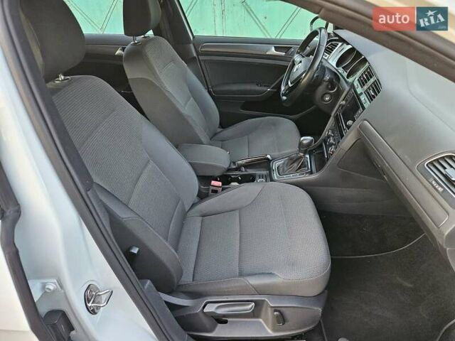 Белый Фольксваген Гольф, объемом двигателя 1.4 л и пробегом 232 тыс. км за 12900 $, фото 17 на Automoto.ua