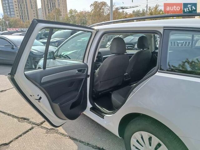 Білий Фольксваген Гольф, об'ємом двигуна 1.6 л та пробігом 235 тис. км за 13490 $, фото 13 на Automoto.ua