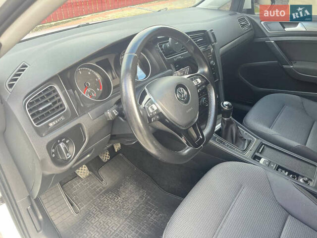 Белый Фольксваген Гольф, объемом двигателя 1.6 л и пробегом 183 тыс. км за 15500 $, фото 13 на Automoto.ua