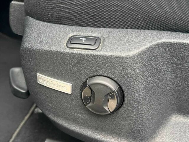 Белый Фольксваген Гольф, объемом двигателя 2 л и пробегом 227 тыс. км за 19700 $, фото 5 на Automoto.ua