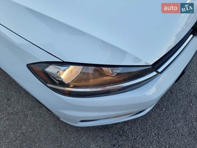 Белый Фольксваген Гольф, объемом двигателя 1.8 л и пробегом 53 тыс. км за 13500 $, фото 13 на Automoto.ua