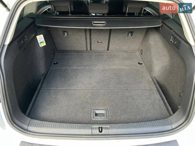 Белый Фольксваген Гольф, объемом двигателя 1.6 л и пробегом 183 тыс. км за 15500 $, фото 43 на Automoto.ua