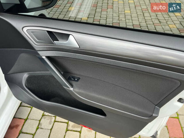 Белый Фольксваген Гольф, объемом двигателя 1.6 л и пробегом 183 тыс. км за 15500 $, фото 10 на Automoto.ua