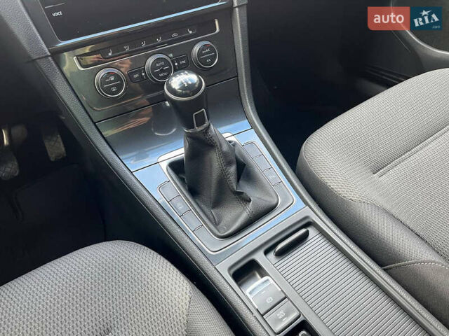 Белый Фольксваген Гольф, объемом двигателя 1.6 л и пробегом 183 тыс. км за 15500 $, фото 15 на Automoto.ua