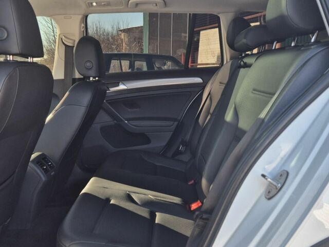 Белый Фольксваген Гольф, объемом двигателя 1.8 л и пробегом 23 тыс. км за 15100 $, фото 2 на Automoto.ua