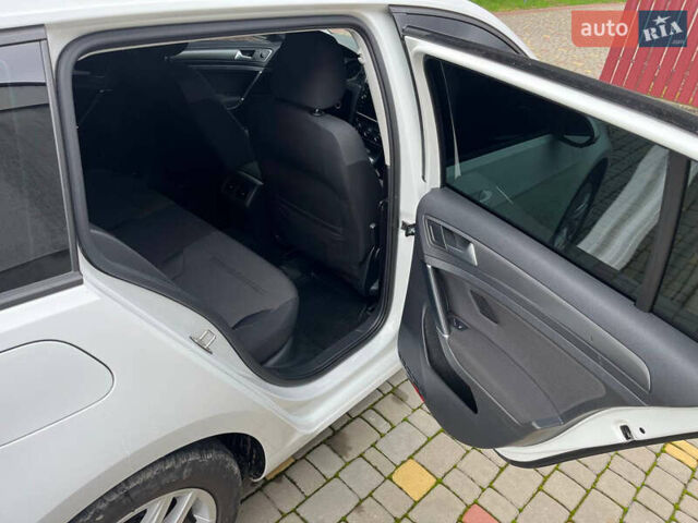 Белый Фольксваген Гольф, объемом двигателя 1.6 л и пробегом 183 тыс. км за 15500 $, фото 33 на Automoto.ua