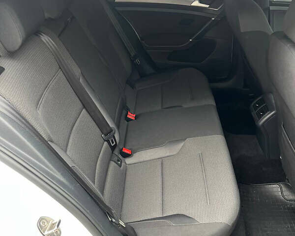 Белый Фольксваген Гольф, объемом двигателя 1.6 л и пробегом 183 тыс. км за 15500 $, фото 12 на Automoto.ua