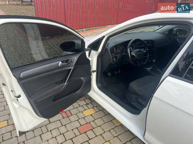 Белый Фольксваген Гольф, объемом двигателя 1.6 л и пробегом 183 тыс. км за 15500 $, фото 8 на Automoto.ua