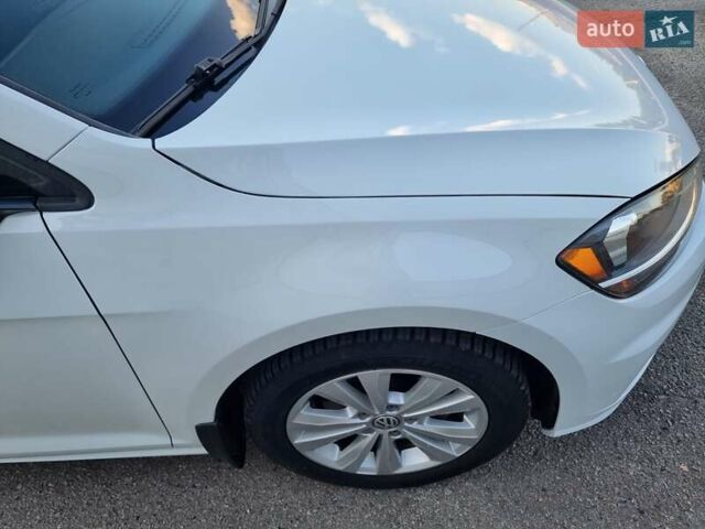 Белый Фольксваген Гольф, объемом двигателя 1.8 л и пробегом 53 тыс. км за 13500 $, фото 12 на Automoto.ua