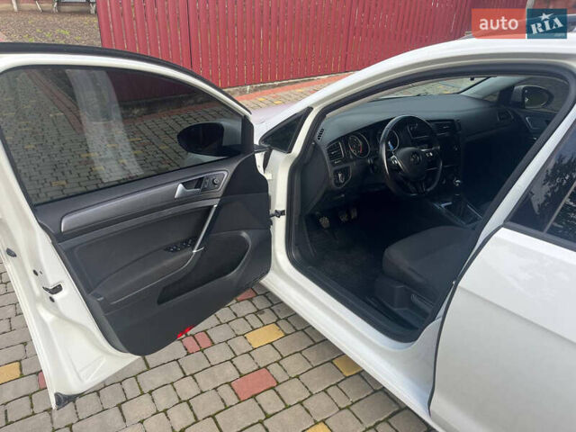 Белый Фольксваген Гольф, объемом двигателя 1.6 л и пробегом 183 тыс. км за 15500 $, фото 18 на Automoto.ua