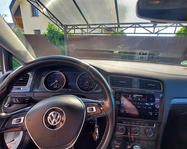 Белый Фольксваген Гольф, объемом двигателя 1.6 л и пробегом 174 тыс. км за 14750 $, фото 5 на Automoto.ua