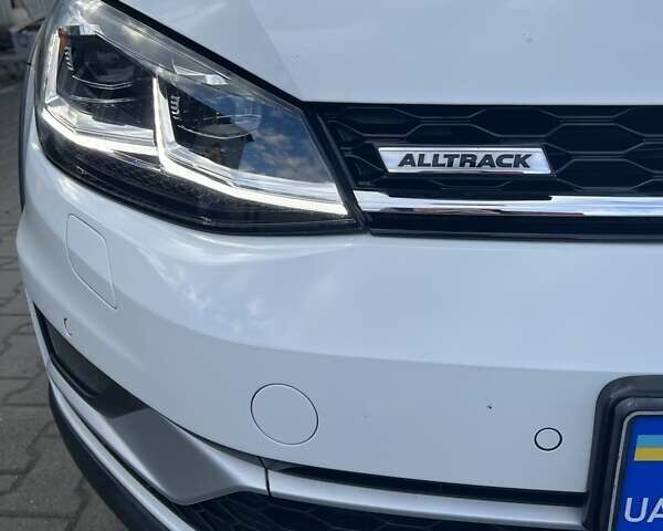 Белый Фольксваген Гольф, объемом двигателя 1.97 л и пробегом 227 тыс. км за 19600 $, фото 9 на Automoto.ua