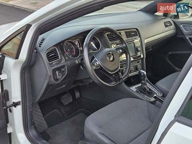 Белый Фольксваген Гольф, объемом двигателя 1.4 л и пробегом 232 тыс. км за 12900 $, фото 14 на Automoto.ua