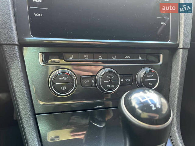 Белый Фольксваген Гольф, объемом двигателя 1.6 л и пробегом 183 тыс. км за 15500 $, фото 37 на Automoto.ua