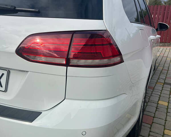 Белый Фольксваген Гольф, объемом двигателя 1.6 л и пробегом 183 тыс. км за 15500 $, фото 24 на Automoto.ua