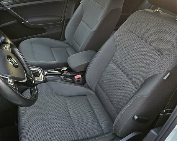 Белый Фольксваген Гольф, объемом двигателя 1.4 л и пробегом 232 тыс. км за 12900 $, фото 13 на Automoto.ua