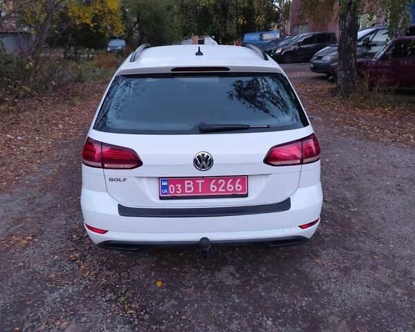 Белый Фольксваген Гольф, объемом двигателя 1.6 л и пробегом 290 тыс. км за 11200 $, фото 5 на Automoto.ua