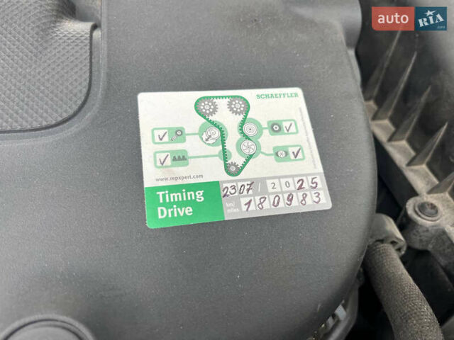 Белый Фольксваген Гольф, объемом двигателя 1.6 л и пробегом 183 тыс. км за 15500 $, фото 46 на Automoto.ua