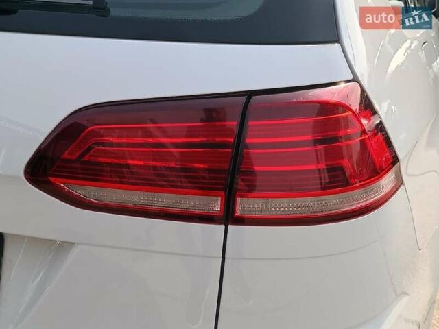 Білий Фольксваген Гольф, об'ємом двигуна 1.6 л та пробігом 235 тис. км за 13490 $, фото 10 на Automoto.ua